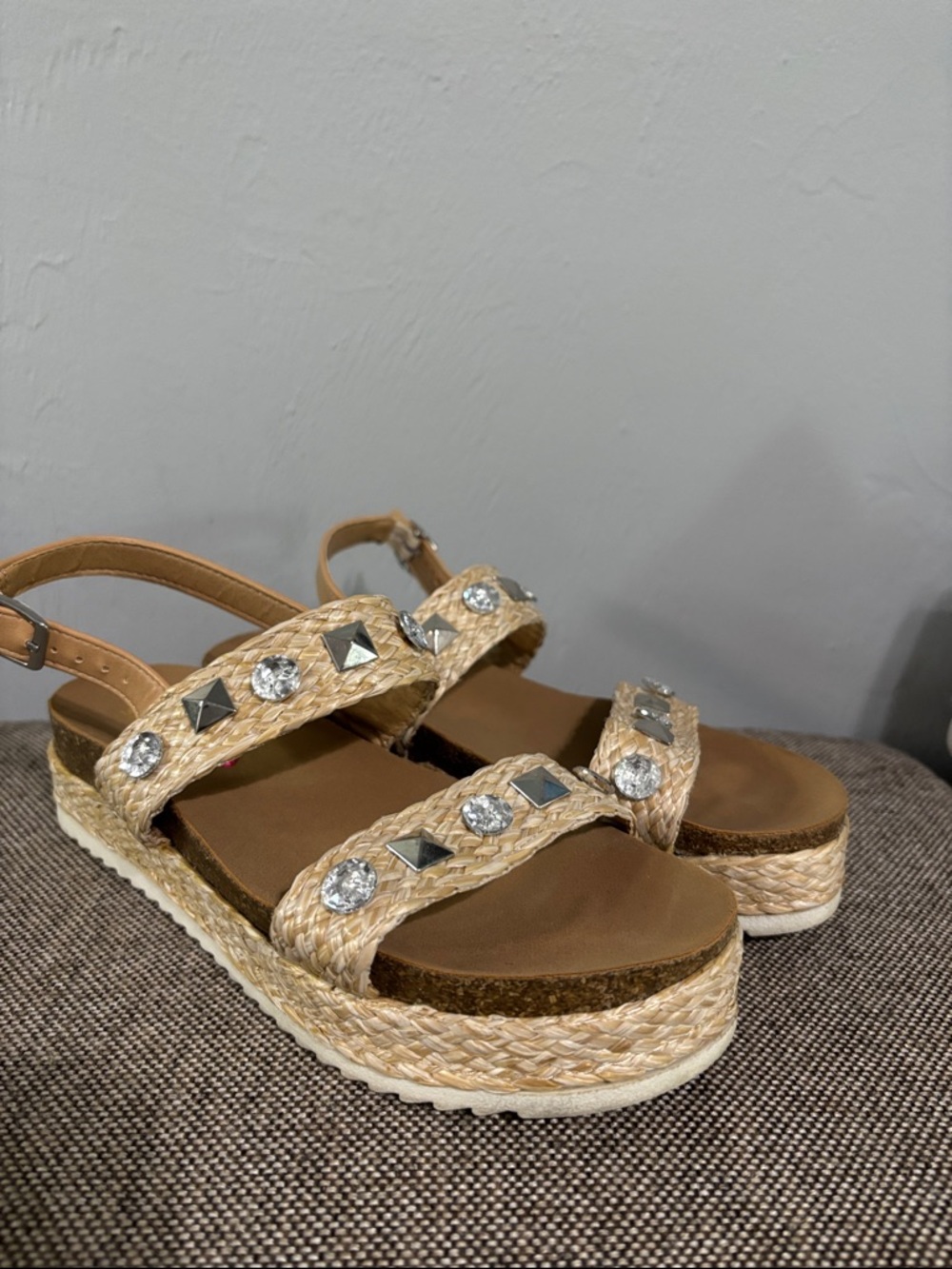 Steve Madden girls rattan sandals with rhinestone embellishments, size 4.